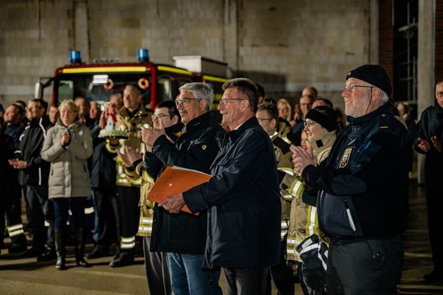 FW Bremerhaven: Freiwillige Feuerwehr Bremerhaven-Wulsdorf feiert Richtfest