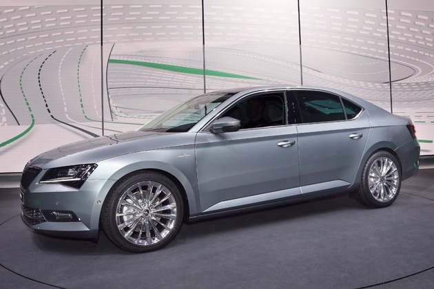 Der neue SKODA Superb: Emotionaler Auftritt auf der Volkswagen Group Night in Genf (FOTO)