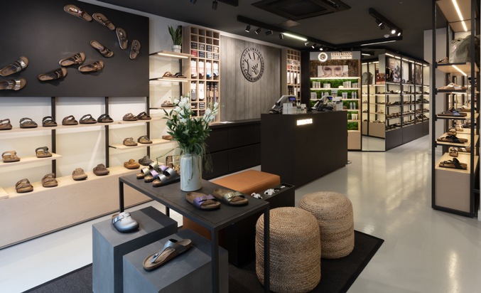 Birkenstock vergrößert seinen Fußabdruck im Herzen der britischen Modemetropole / Neue Stores auf Carnaby Street und im Westfield Shopping Center eröffnet