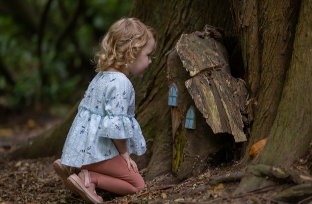 Irland Information Tourism Ireland: Wenn Wege erz&auml;hlen: Irlands Themenrouten er&ouml;ffnen neue Perspektiven / Auf der gr&uuml;nen Insel l&auml;sst sich bestens wandern - auf vielen Touren erf&auml;hrt man auch Neues &uuml;ber Natur und Kultur des Landes