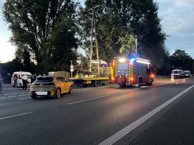 FW Alpen: Sturmschaden und Verkehrsunfall am Wochenende