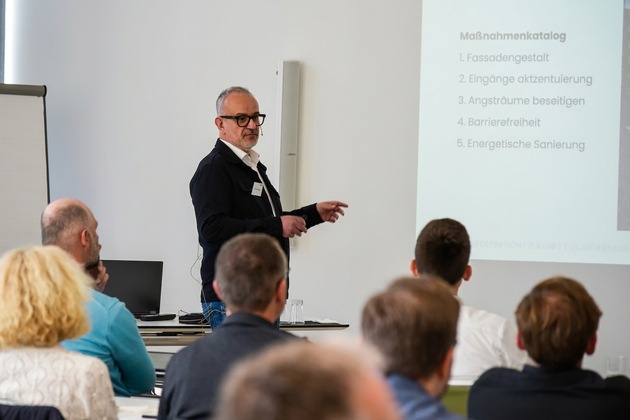 Bezahlbaren Wohnraum in der Praxis umsetzen / Immobilienforum bei Stiebel Eltron bringt Branche, Praxis und Technik zusammen