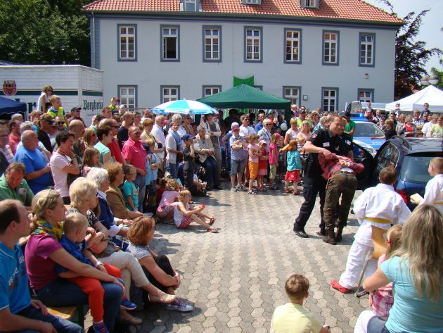 POL-NOM: Volles Haus und tolle Unterhaltung beim Tag der offenen Tür der Northeimer Polizei