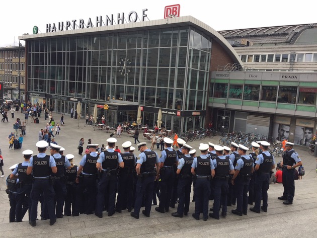 BPOL NRW: Erfolgreiche Prävention am Kölner Hauptbahnhof; Festnahme eines gesuchten Straftäters