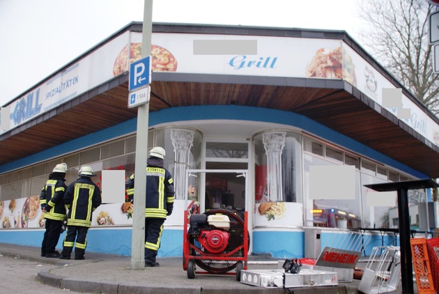 FW-AR: Rauchentwicklung in Grill-Restaurant am Bahnhof Neheim-Hüsten ruft Feuerwehr auf den Plan