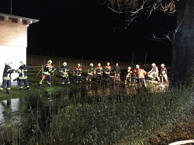 FW-ROW: Feuerwehren auch am Heiligabend gefordert - zahlreiche Einsatzstellen aufgrund des Hochwassers