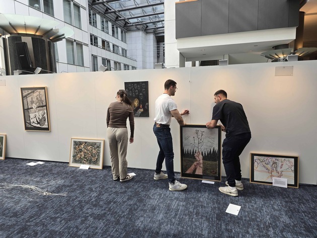 POL-AK NI: Zu Gast im Europäischen Parlament - Internationales Jugendkunstprojekt vorgestellt