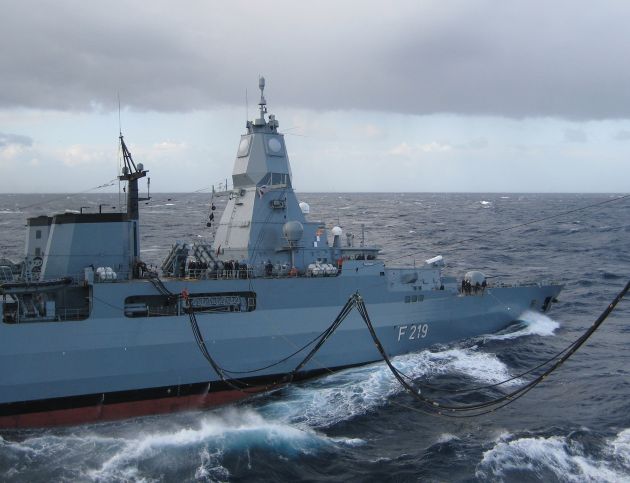 Deutsche Marine - Pressemeldung: Deutsche Marineschiffe besuchen Liverpool - Zuvor stürmische Fahrt über den Atlantik