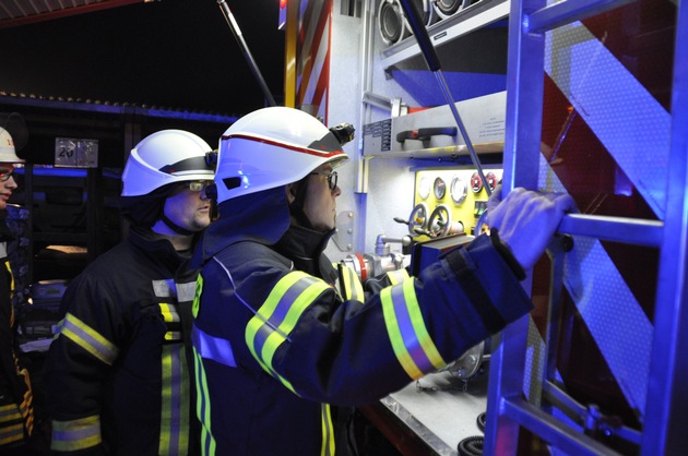 FW-KLE: Feuerwehr übt Brand eines Raiffeisenmarktes