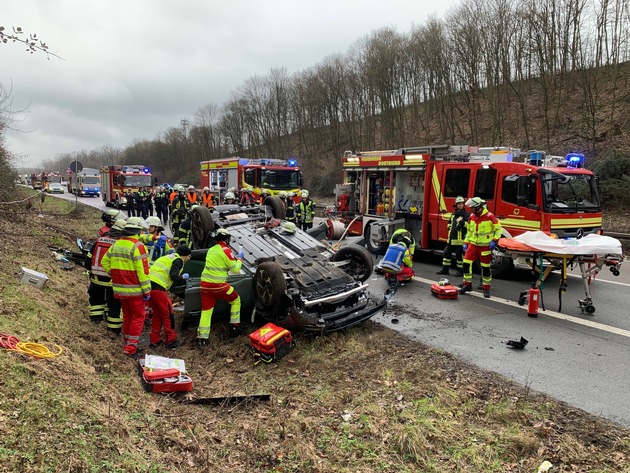 FW-DO: Unfall auf der BAB 45 - Citroën C4 überschlägt sich und bleibt auf dem Dach liegen