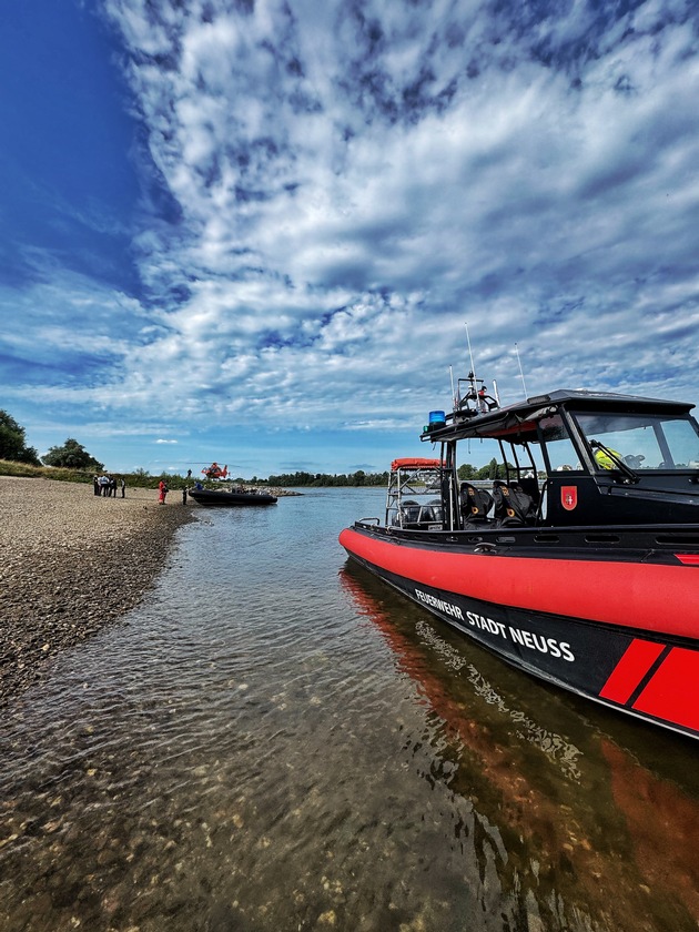 FW-NE: Badeunfall auf Höhe Neuss-Uedesheim | Person aus dem Rhein gerettet