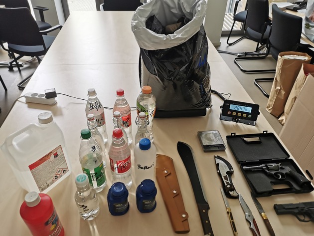 POL-D: Ermittlungserfolg des Rauschgiftkommissariats - 36-Jähriger festgenommen - 29 Kilogramm Amphetamin, 13.000 Euro, 450 LSD-Trips und 1,2 Kilogramm Ecstasy-Tabletten sichergestellt