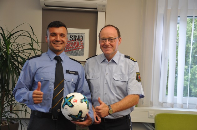 HDP-RP: Die Hochschule der Polizei RP gratuliert Nico Pantano zum Sieg mit der deutschen Polizeinationalmannschaft bei der Europameisterschaft im Fußball