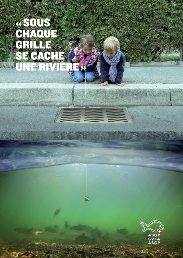 UNE EMPREINTE DANS LA FONTE / UN POISSON SUR UNE GRILLE - 
«Sous chaque grille se cache une rivière» (Image/Document)