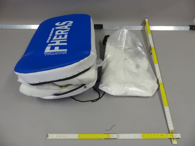 ZOLL-F: Kokainsicherstellung am Frankfurter Flughafen führt zur Festnahme in Russland
