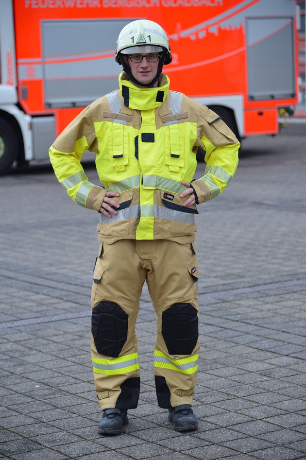 FW-GL: Neue Einsatzbekleidung für die Feuerwehr Bergisch Gladbach