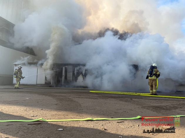 FW-RE: Brand in Heizkraftwerk am Freitagmorgen - keine Verletzten - massive Rauchsäule über Recklinghausen