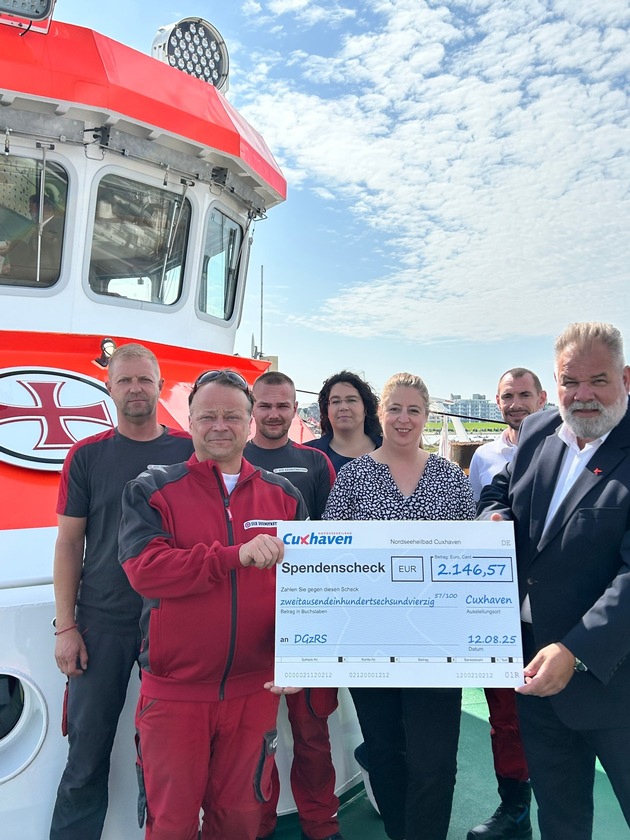 Nordseeheilbad Cuxhaven GmbH übergibt Spendenscheck an die DGzRS