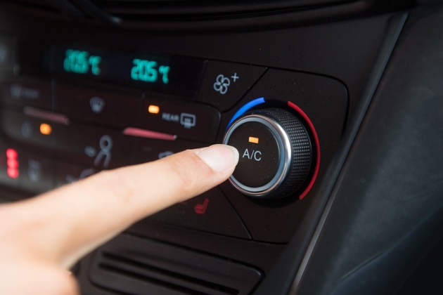 Wenn das Auto zum Ofen wird - Das hilft gegen heiße Temperaturen im Auto