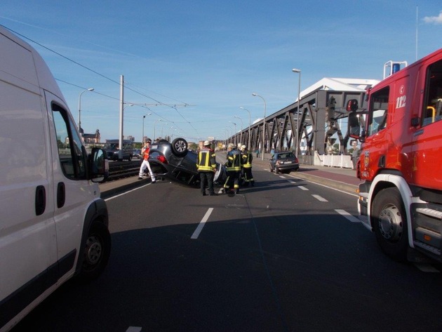 POL-PPRP: Verkehrsunfall