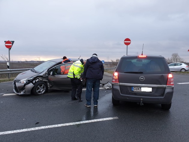 POL-STD: Autobahnauffahrt Jork wegen Unfall für eine Stunde teilweise gesperrt