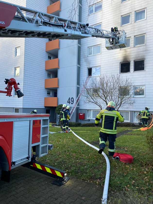 LRA-Ravensburg: Feuerwehr rettet eine Person bei Zimmerbrand