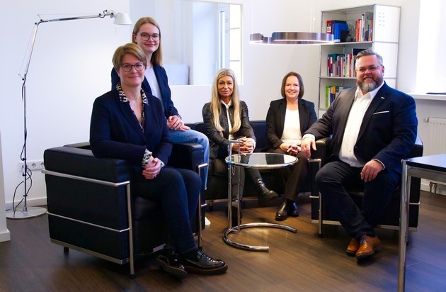 Rheindorf Stiftungsmanagement gGmbH: Rheindorf Stiftungsmanagement gGmbH eröffnet Stiftungshaus und gibt Ausblick auf 2024: Stiftungen als Keimzelle der Demokratie