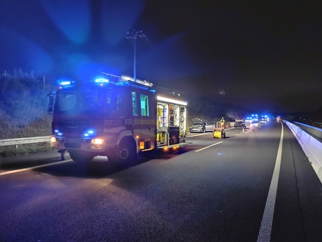 FW-Heiligenhaus: Zwei Verletzte nach Auffahrunfall auf der A 44 (Meldung 26/2021)