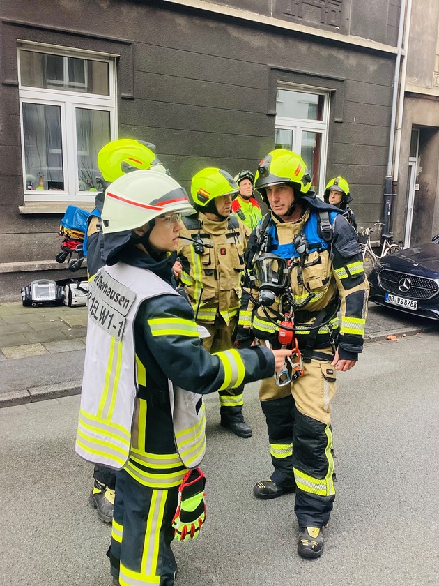 FW-OB: Brand in Mehrfamilienhaus - Feuerwehr verhindert Schlimmeres