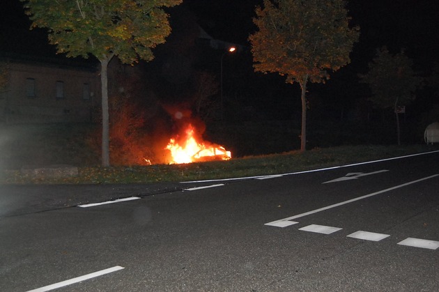 POL-PDKL: Auto ausgebrannt - Fahrer verschwunden