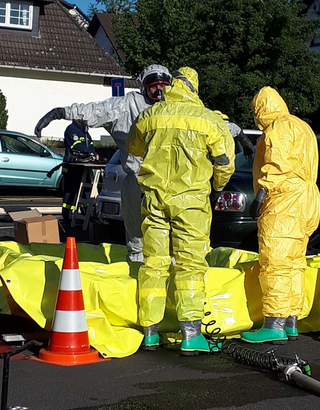POL-WE: Baumaßnahmen gestoppt - Asbesthaltiges Material vermutet - THW übernahm Sicherung