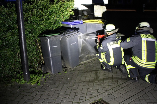 FW-WRN: Brennen Mülltonnen - VLF Cobra erstmals im Einsatz