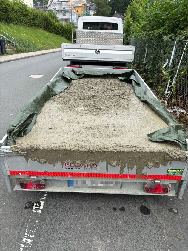 Mittelhessen: LAHN-DILL: + Zu schwer, nicht gesichert und keine Fahrerlaubnis + Mit Mitsubishi überschlagen +