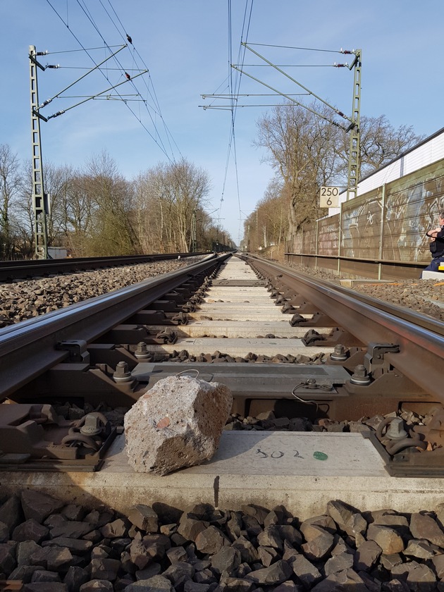 BPOL-HB: Zehn gefährliche Eingriffe in den Bahnverkehr in Bremen-Oberneuland