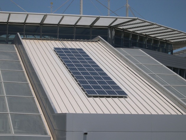 Deutsche Sponsorengruppe überreicht Solarstromanlage an Flughafengesellschaft Athen