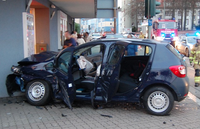 POL-PPWP: Nach Unfall im Kreuzungsbereich - Polizei sucht Zeugen