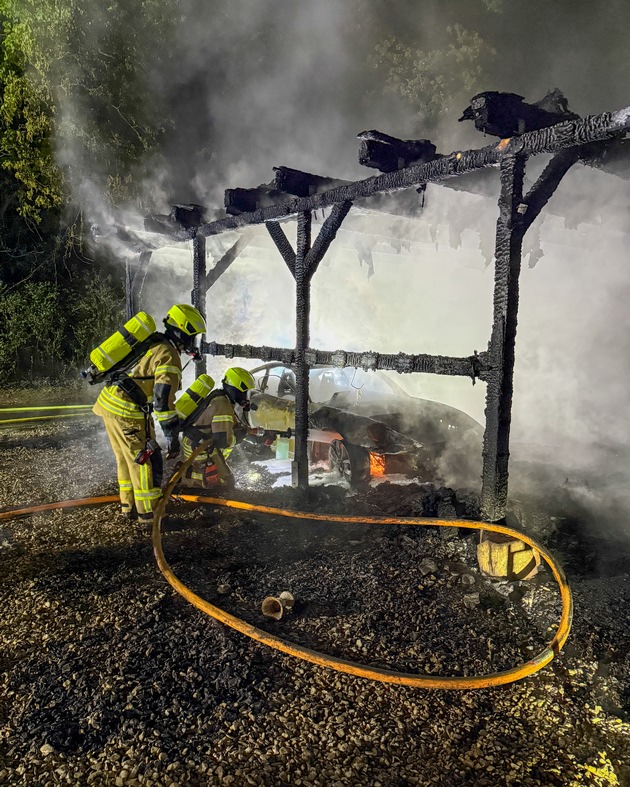 FW-DT: Carportbrand im Ortsteil Nienhagen