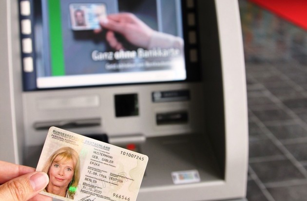 Bundesdruckerei Gruppe GmbH: Bundesdruckerei und biw AG erm&ouml;glichen Geldabheben mit dem neuen Personalausweis (BILD)