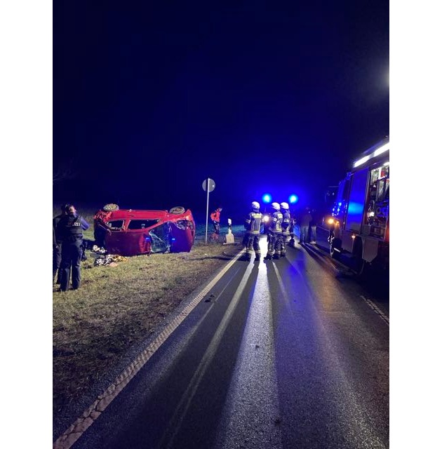 POL-OF: Auto &uuml;berschlug sich: Zwei Leichtverletzte und Totalschaden