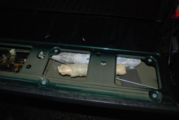 POL-WL: Schlag gegen Drogenschmuggel/ Große Menge Kokain beschlagnahmt