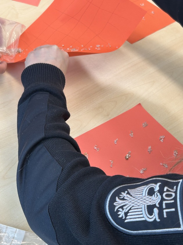 ZOLL-F: Edelsteine sichergestellt - Tatverdächtiger in Untersuchungshaft Frankfurter Zoll verfolgt Diamanten-Schmuggel