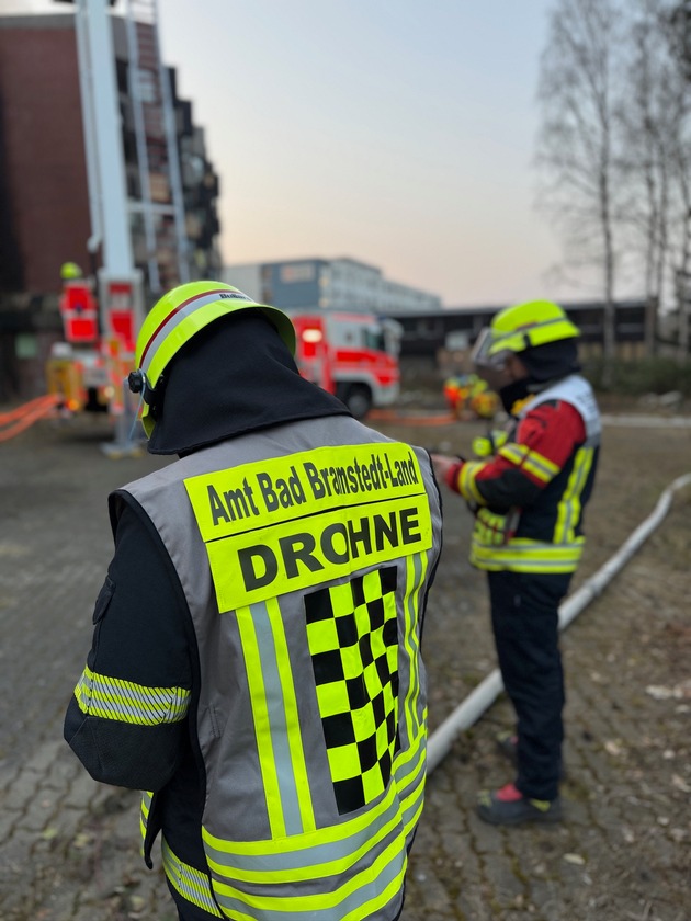 FW-SE: Großfeuer in einem ehemaligen Hotel in Bad Bramstedt