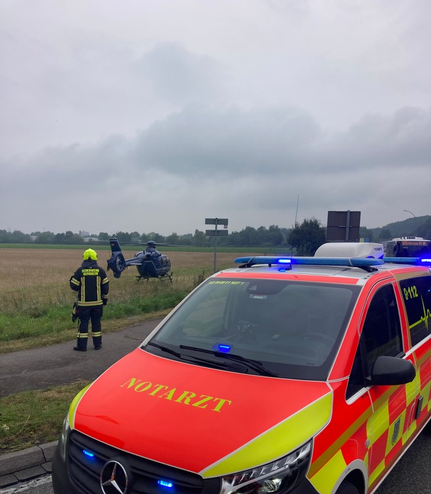 FW Bergheim: Schwerverletzter Radfahrerin nach Unfall in Bergheim Rettungshubschrauber im Einsatz