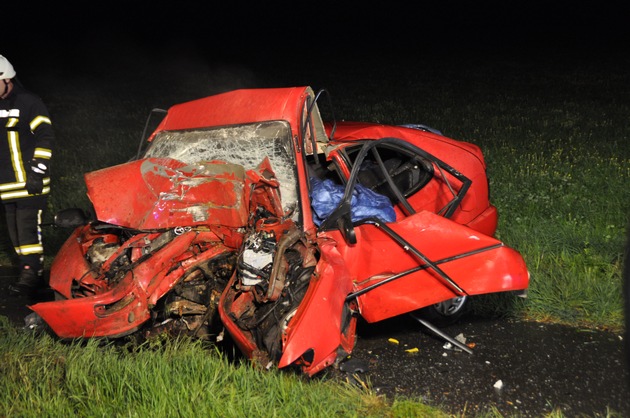 FW-KLE: Tödlicher Verkehrsunfall auf der Gocher Landstraße in Bedburg-Hau