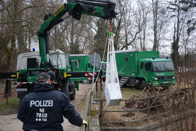 POL-HM: Serieneinbrecher festgenommen - die Tatverdächtigen sollen über 50 Einbrüche in den Bereichen Hameln, Hildesheim, Schaumburg, Peine, Braunschweig, Gifhorn, Salzgitter und Goslar begangen haben