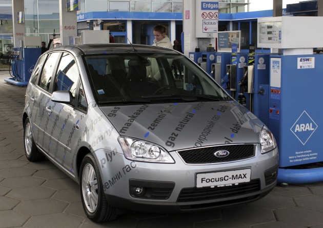 Weltpremiere: CNG-Technik präsentiert Ford Focus C-Max mit Erdgasantrieb auf AMI Leipzig / Kompakt-Van kommt voraussichtlich im August auf den Markt