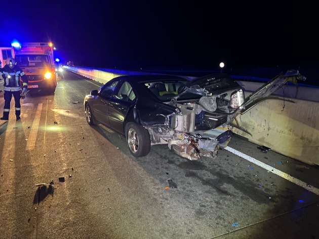 API-TH: Stark alkoholisierter Fahrzeugführer verursacht schweren Unfall auf der Autobahn 9 bei Schleiz