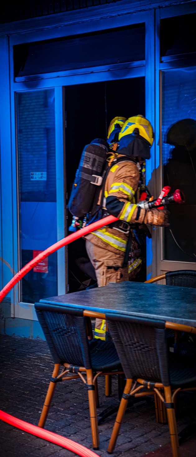 FW Gronau: Brand eines Gastronomiebetriebs an der Mühlenmahte in Gronau
