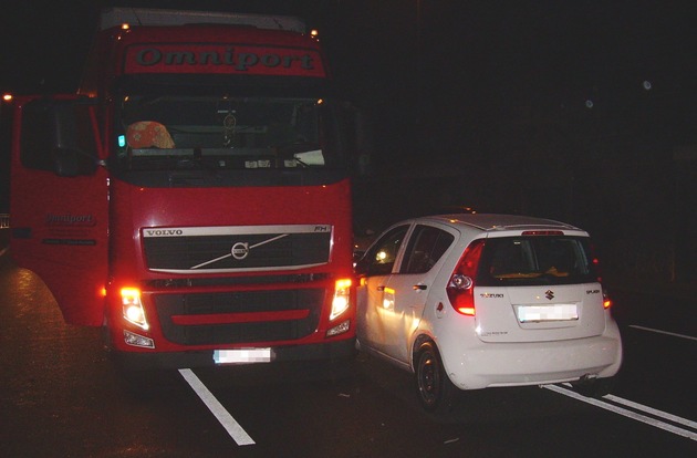 POL-HM: Verkehrsunfall auf der Pyrmonter Straße sorgt für erhebliche Verkehrsbehinderungen