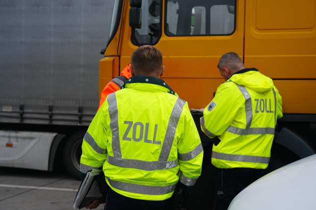 HZA-SW: Zoll prüft Speditions- und Logistikbranche - Schwarzarbeitskontrollen in ganz Unter- und Oberfranken